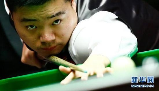 他在一场采 他在一场采