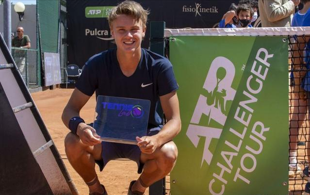 展现了极高 展现了极高