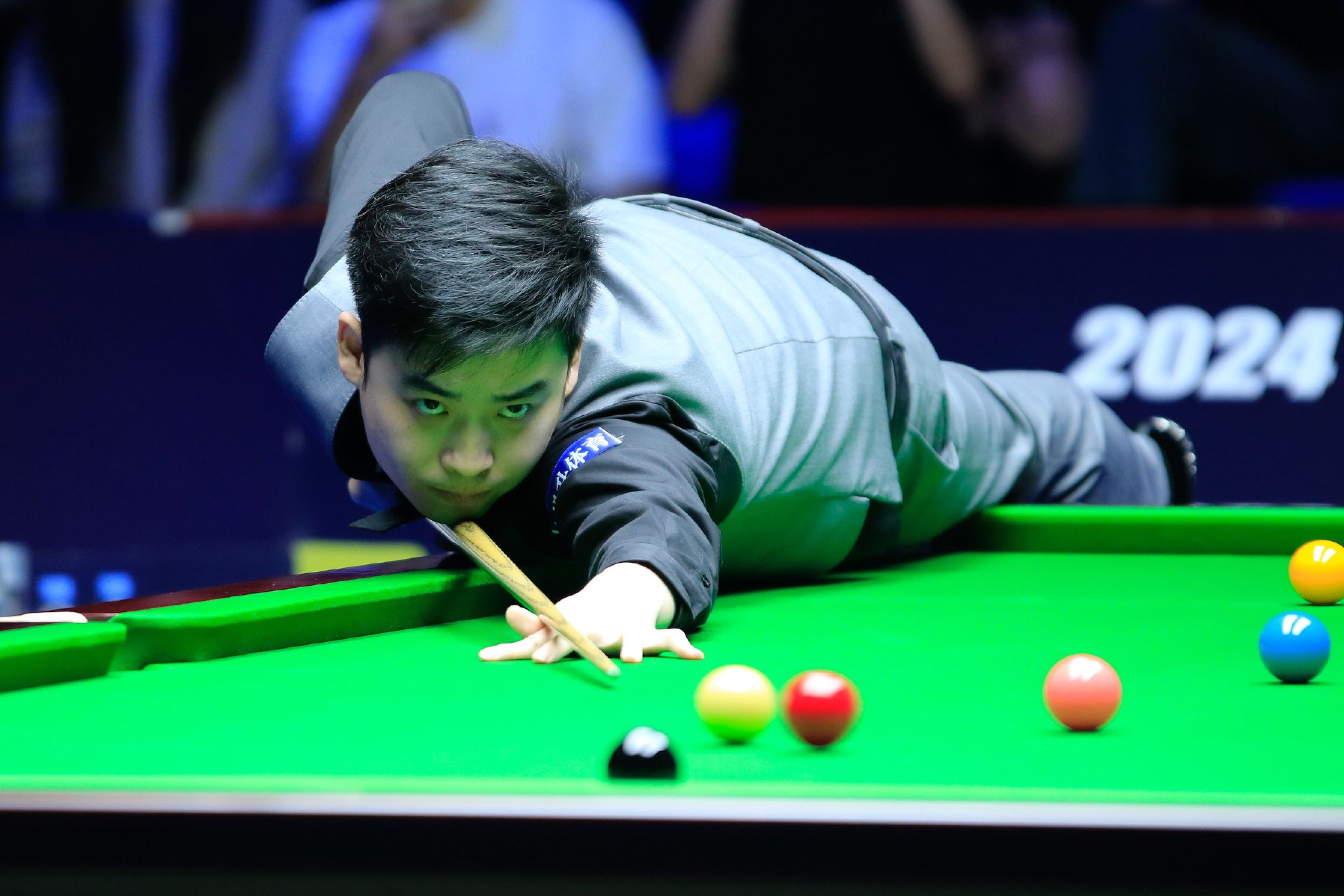 展现了他过 展现了他过